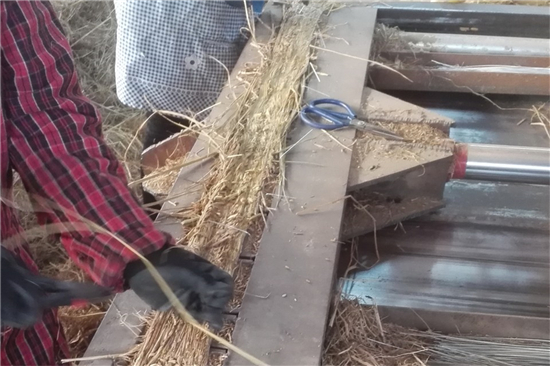 农民专用神器，卷钢草支垫的工作原理是什么？
