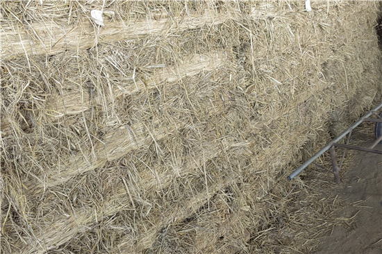 稻夫草支垫在铁路运输装载加固中的优势分析(稻草垫子价格)